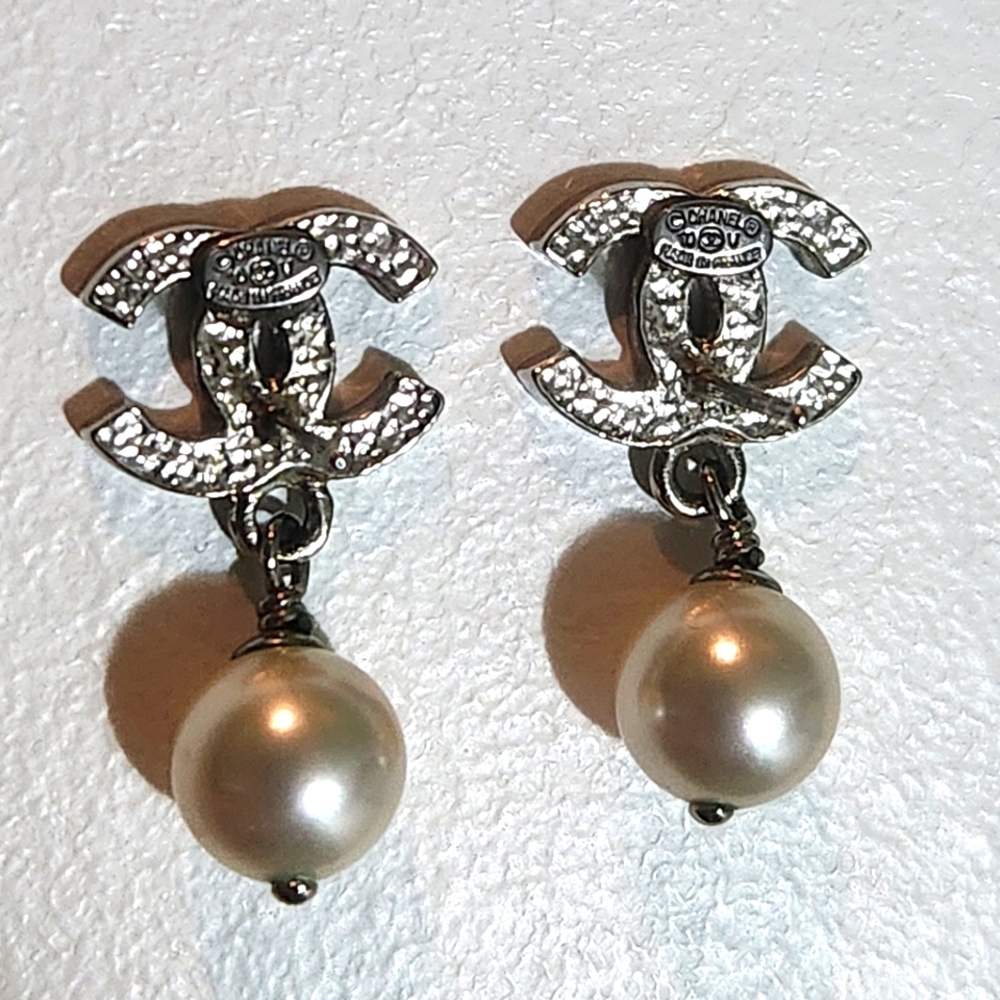 Chanel Drop Pearl Earrings - Picture 2 of 4